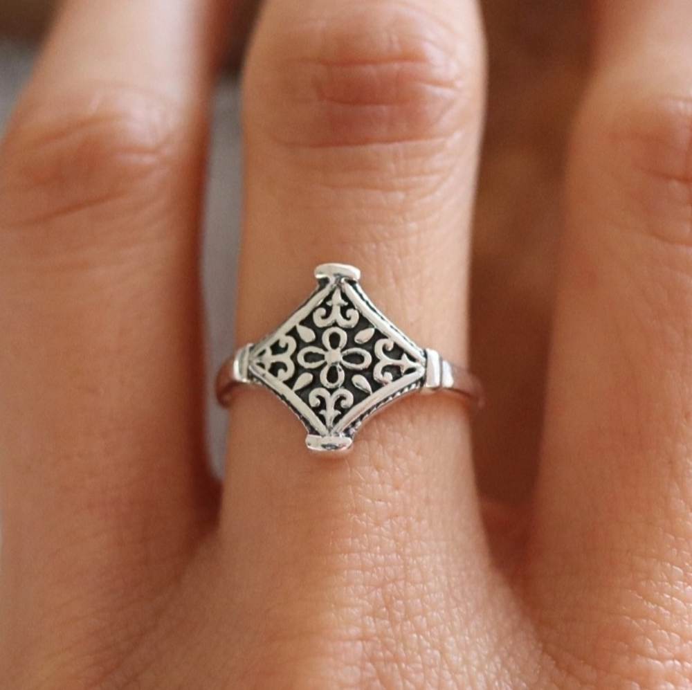NWOT | Vintage | Silver Tone Aztec Southwestern Style Women's Ring | Size: 6.5
